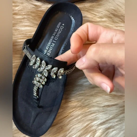 Donald J Pliner rhinestone flip flop - Picture 6 of 7